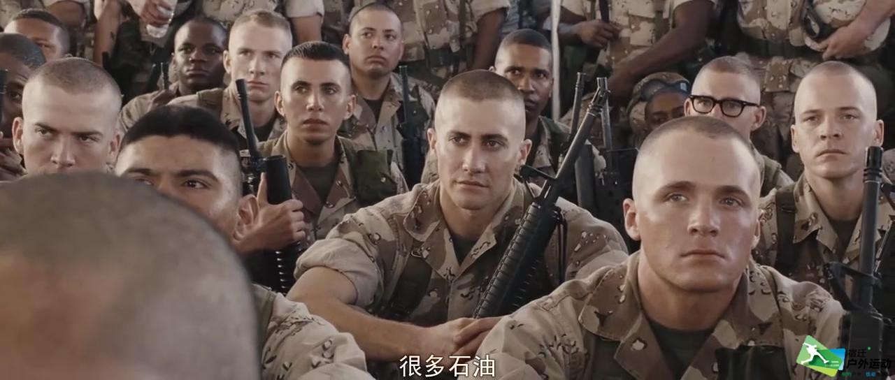 我紧跟着不坏,不坏的新发型很酷,和美国海军陆战队的锅盖头来张比对
